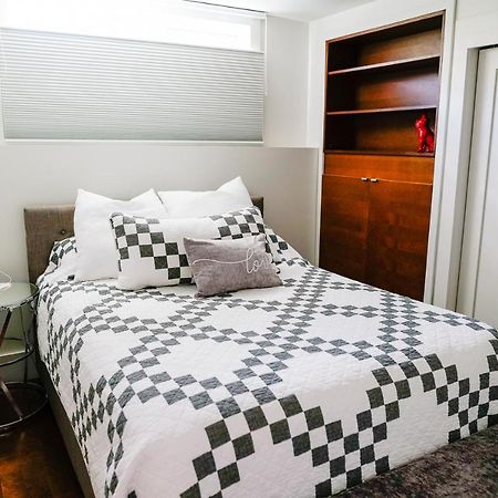 Studio On Capri Калгари Экстерьер фото